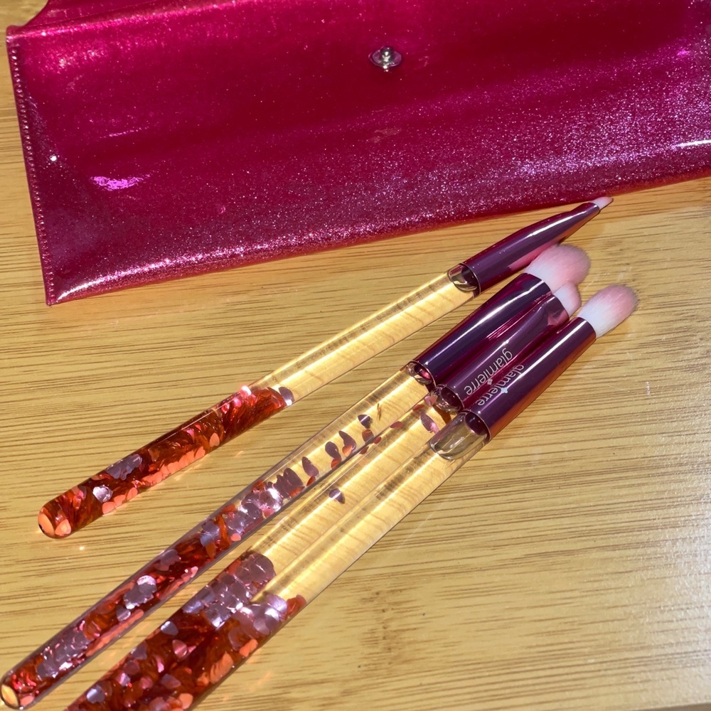 GLAMIERRE Pink Luxe Flow Glitter Hearts Eye Brush - Picture 9 of 12
